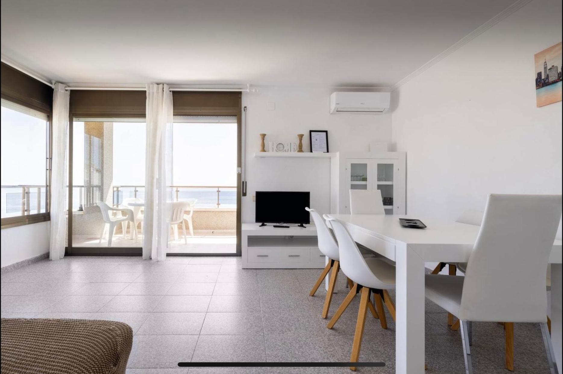 Beach Apartment In 카라펠 외부 사진