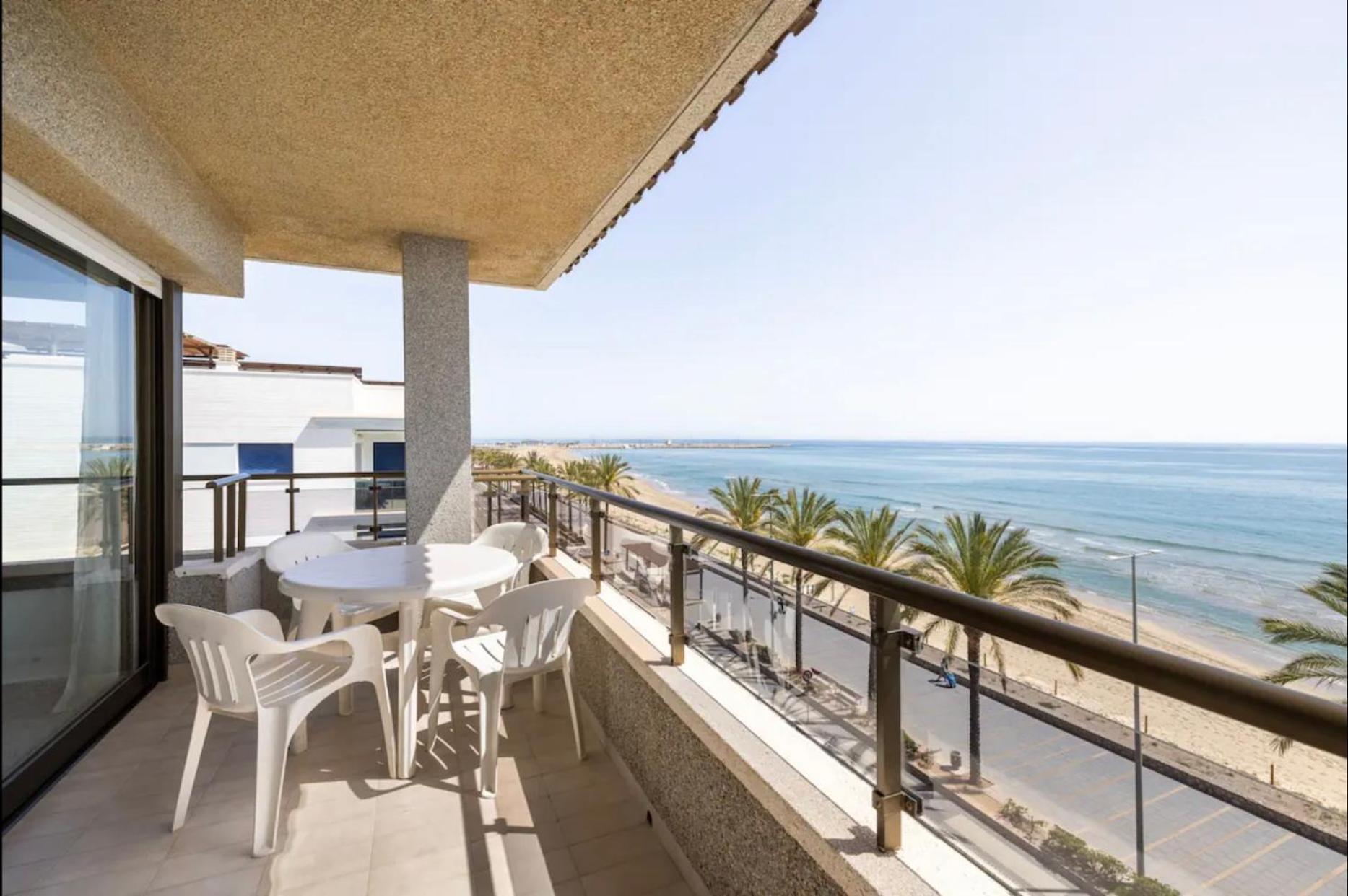 Beach Apartment In 카라펠 외부 사진